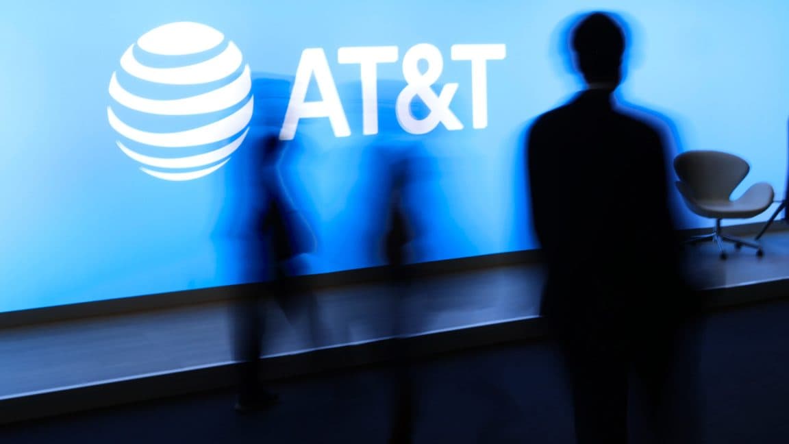 FCC's EchoStar Spectrum Deal: A Boon for Giants, A Bane for Small Carriers